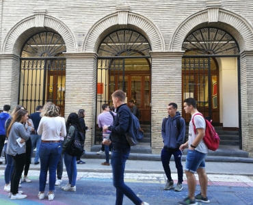 Estudiantes de Magisterio en el campus de Huesca 