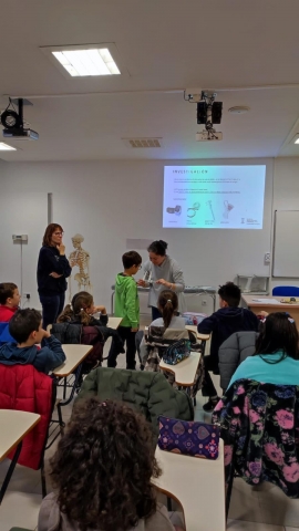 Visita de escolares del Colegio Público al Campus de Huesca el lunes con motivo del Día de la Mujer y la Niña en la Ciencia 