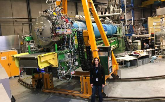 Cristina Margalejo en el experimento CAST en el CERN 